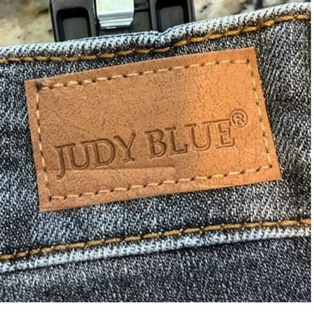 Judy Blue Cactus Embroidered Denim Shorts Womens 2XL Grey Excellent JB150111-GR - Picture 5 of 8